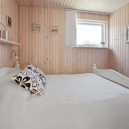 Two-bedroom Holiday In * Hals